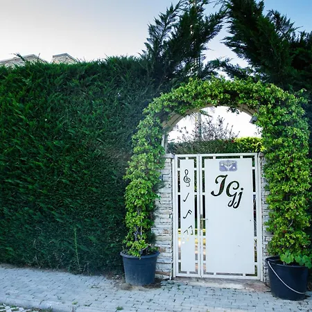 Ingrit Villa