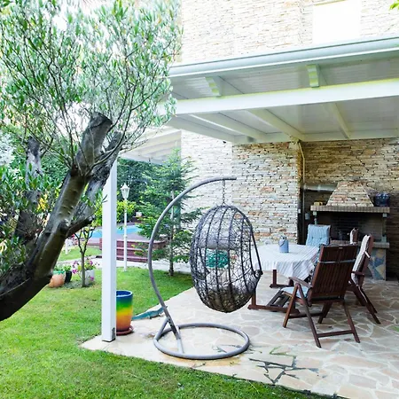 Ingrit Villa